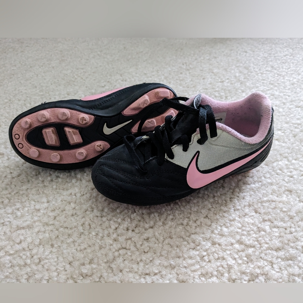 Toddler Girls Nike Cleats, Size 10